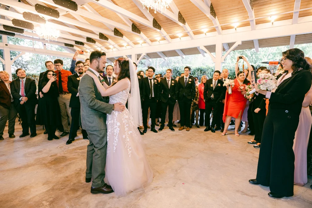 eden-gardens-wedding-first-dance